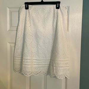 Lightly worn white skirt